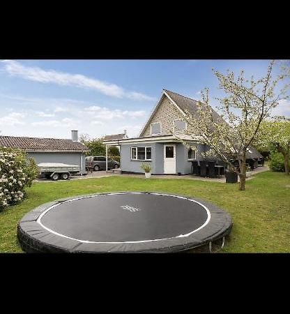 Big Villa In Stege Near Mons Klint With Trampolin Extérieur photo
